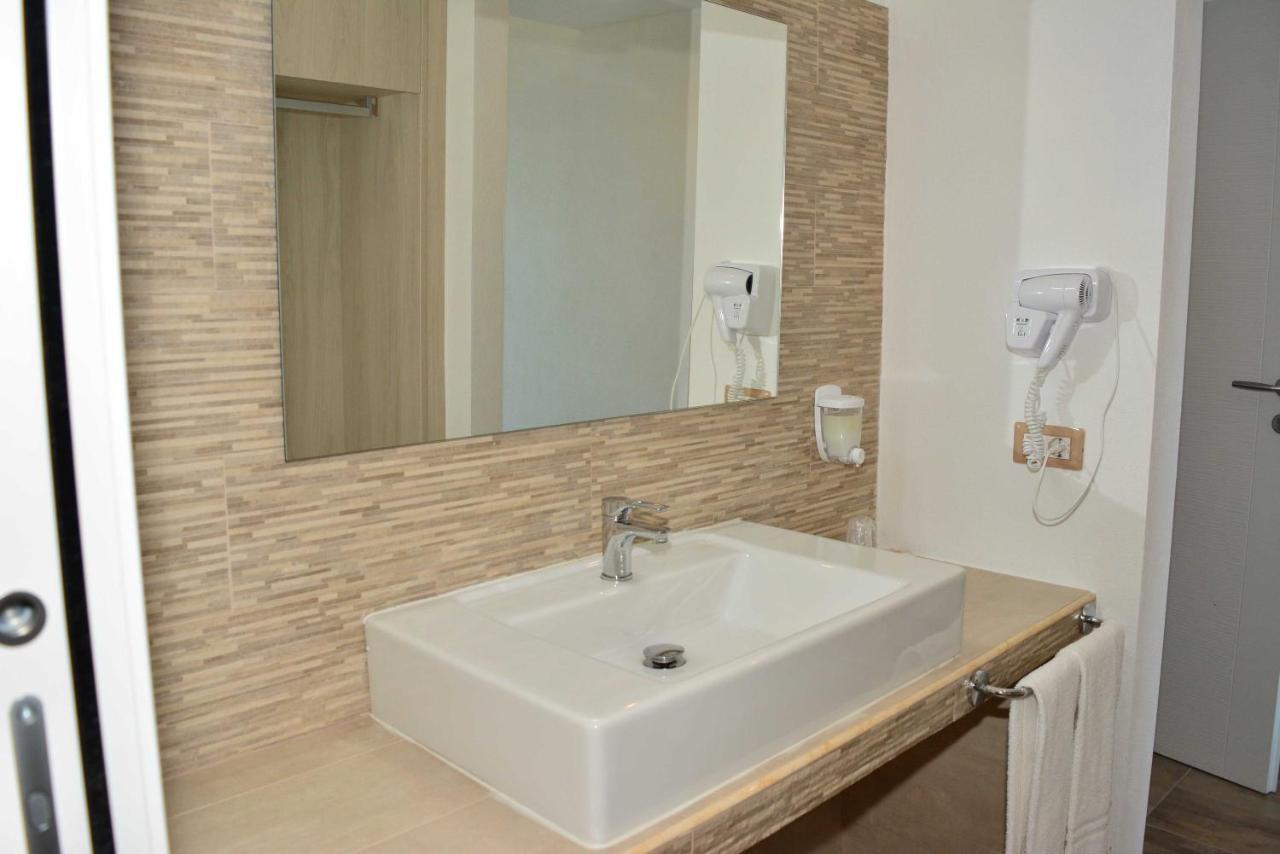 Hotel La Contessa Санта-Тереза-Галлура Экстерьер фото